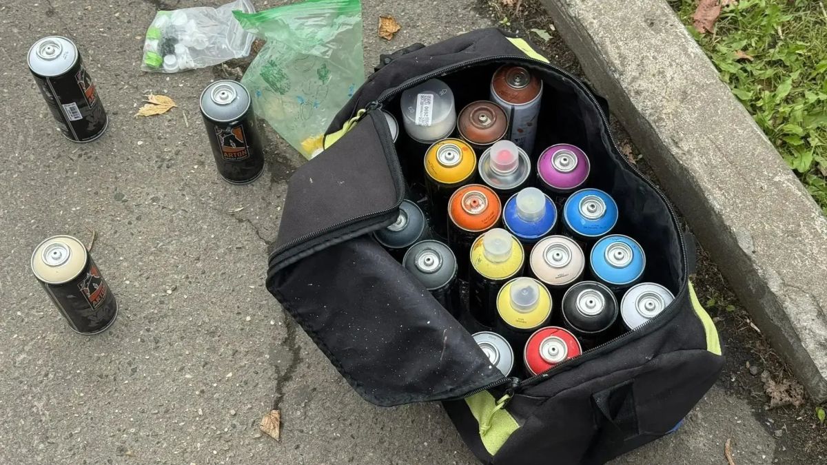 «Трафарет безопасности»: на асфальте у 6й гимназии появился добрый помощник школьников «Трафарет безопасности»: на асфальте у 6й гимназии появился добрый помощник школьников