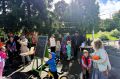 В поселке Поведники душевно отпраздновали День города, превратив официальное событие в уютный семейный праздник