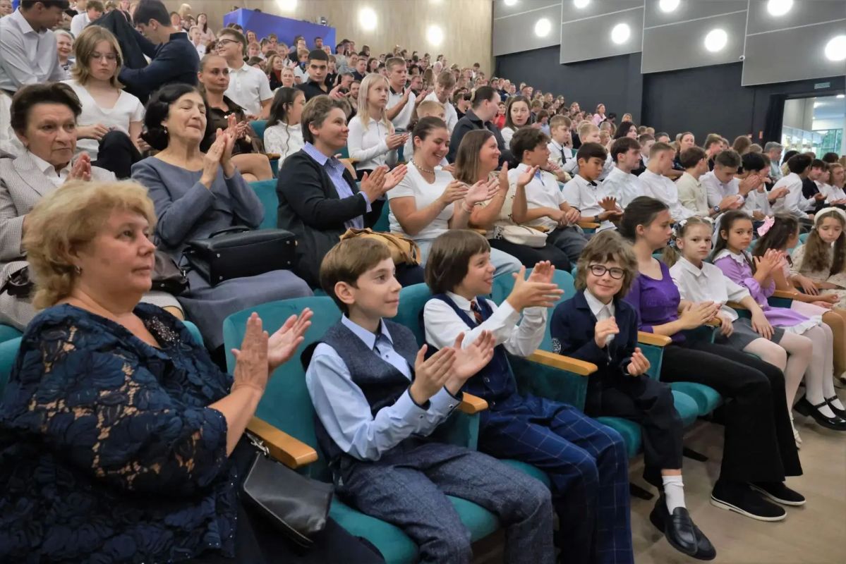В Реутове наградили талантливую молодежь и их наставников В Реутове наградили талантливую молодежь и их наставников