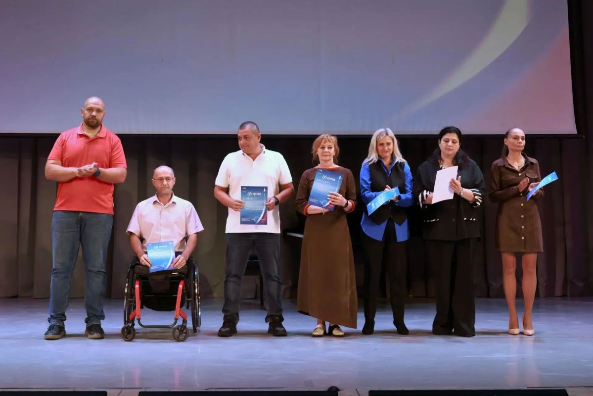 В Реутове наградили талантливую молодежь и их наставников В Реутове наградили талантливую молодежь и их наставников