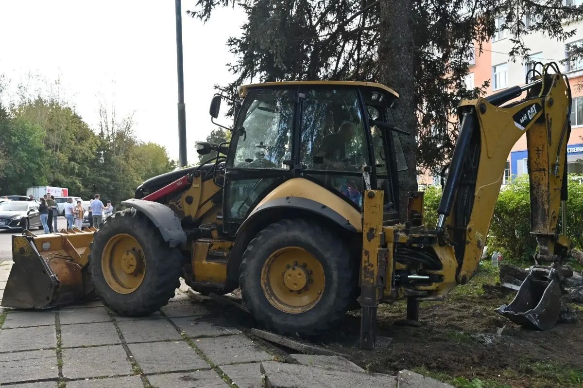 В рамках мониторинга исполнения ранее выданных поручений глава городского округа Серпухов Алексей Шимко провел рабочий выезд на улицу Крюкова В рамках мониторинга исполнения ранее выданных поручений глава городского округа Серпухов Алексей Шимко провел рабочий выезд на улицу Крюкова