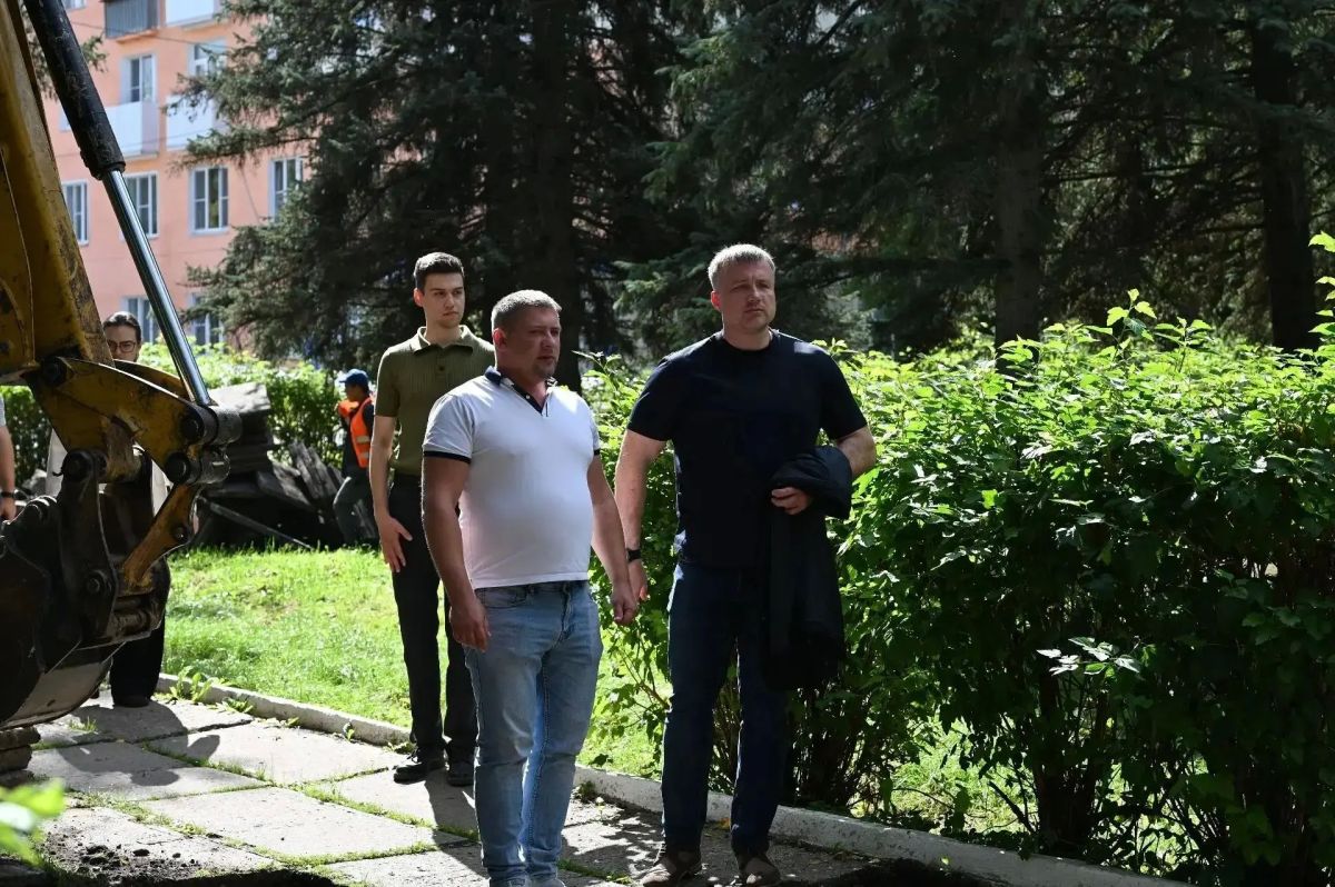 В рамках мониторинга исполнения ранее выданных поручений глава городского округа Серпухов Алексей Шимко провел рабочий выезд на улицу Крюкова В рамках мониторинга исполнения ранее выданных поручений глава городского округа Серпухов Алексей Шимко провел рабочий выезд на улицу Крюкова