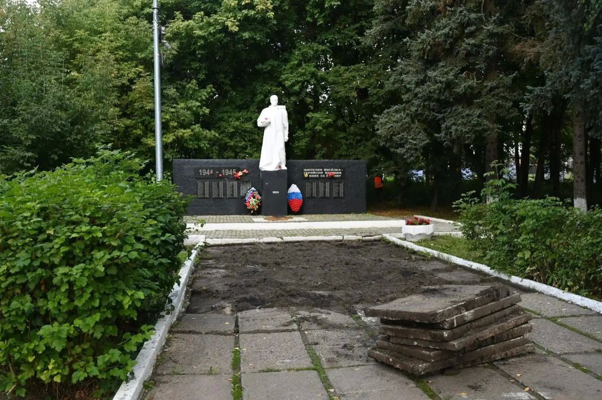 В рамках мониторинга исполнения ранее выданных поручений глава городского округа Серпухов Алексей Шимко провел рабочий выезд на улицу Крюкова В рамках мониторинга исполнения ранее выданных поручений глава городского округа Серпухов Алексей Шимко провел рабочий выезд на улицу Крюкова