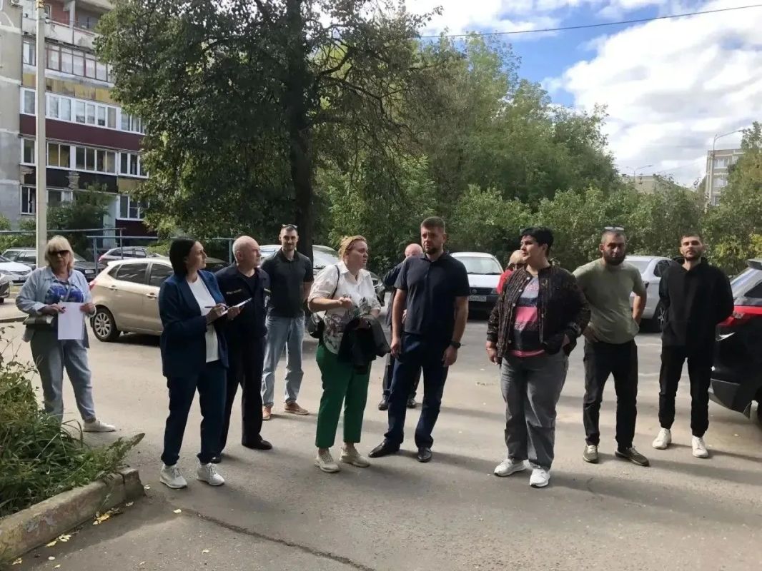 В муниципалитете продолжаются еженедельные обходы территорий В муниципалитете продолжаются еженедельные обходы территорий
