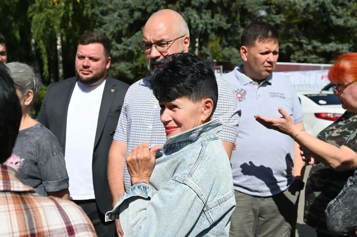 В рамках мониторинга исполнения ранее выданных поручений глава городского округа Серпухов Алексей Шимко провел рабочий выезд на улицу Крюкова В рамках мониторинга исполнения ранее выданных поручений глава городского округа Серпухов Алексей Шимко провел рабочий выезд на улицу Крюкова