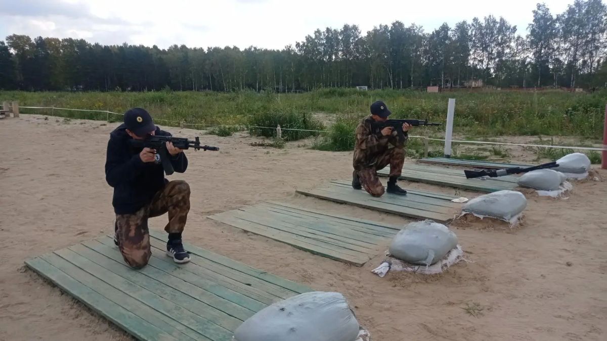 На базе военно-патриотических лагерей в Богородском округе состоялись учебные сборы по начальной военной подготовке для учащихся колледжа полиции г. Москвы. Мероприятие организовано по приглашению администрации лагерей при... На базе военно-патриотических лагерей в Богородском округе состоялись учебные сборы по начальной военной подготовке для учащихся колледжа полиции г. Москвы. Мероприятие организовано по приглашению администрации лагерей при...