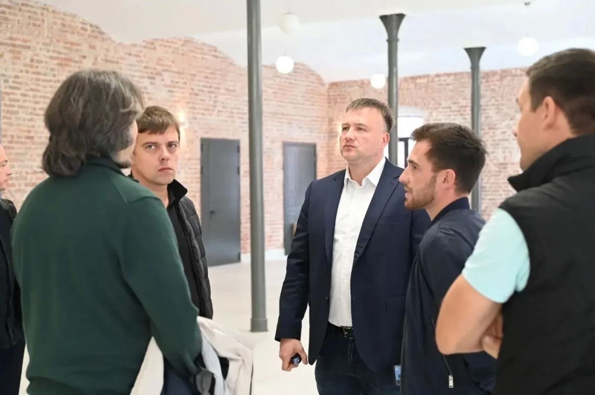 Глава муниципалитета Алексей Шимко совместно с заместителем министра культуры и туризма Алексеем Барсковым посетил ДК «Исток» Глава муниципалитета Алексей Шимко совместно с заместителем министра культуры и туризма Алексеем Барсковым посетил ДК «Исток»