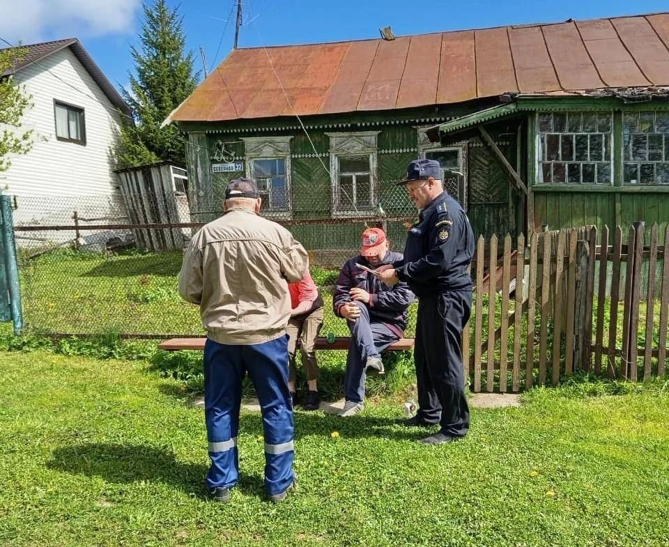 Выходные с пользой: спасатели напомнили жителям о безопасности Выходные с пользой: спасатели напомнили жителям о безопасности