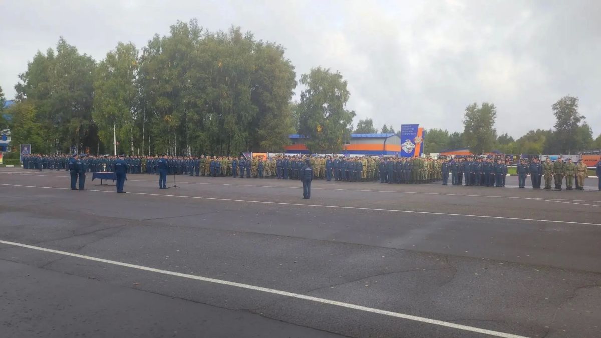 В Ногинском ордена Жукова спасательном центре МЧС России состоялось торжественное вручение удостоверений десяти сотрудникам, прошедшим курс обучения по управлению беспилотными летательными аппаратами