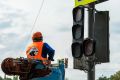 На региональных дорогах Подмосковья специалисты Мосавтодора установили 24 адаптивных светофора — для удобства нанесли их на карту