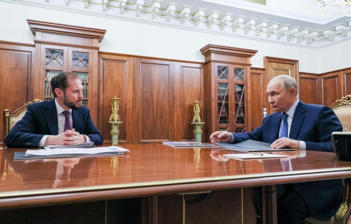 Владимир Путин провел встречу с врио губернатора Тверской области Виталием Королевым Владимир Путин провел встречу с врио губернатора Тверской области Виталием Королевым