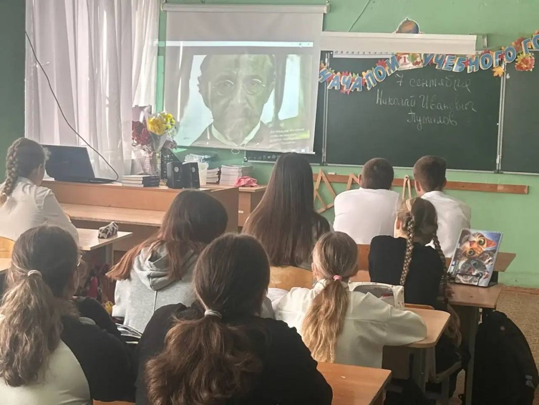 РАЗГОВОРЫ О ВАЖНОМ. 7 сентября 2026 года в нашей школе прошли занятия из цикла «Разговоры о важном» и традиционные еженедельные линейки с анонсом событий на предстоящую неделю Тема для 1-5 классов: РАЗГОВОРЫ О ВАЖНОМ. 7 сентября 2026 года в нашей школе прошли занятия из цикла «Разговоры о важном» и традиционные еженедельные линейки с анонсом событий на предстоящую неделю Тема для 1-5 классов: