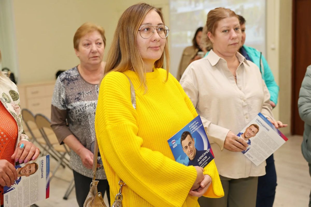 Место для саморазвития: Александр Легков встретился с коллективом библиотеки Место для саморазвития: Александр Легков встретился с коллективом библиотеки