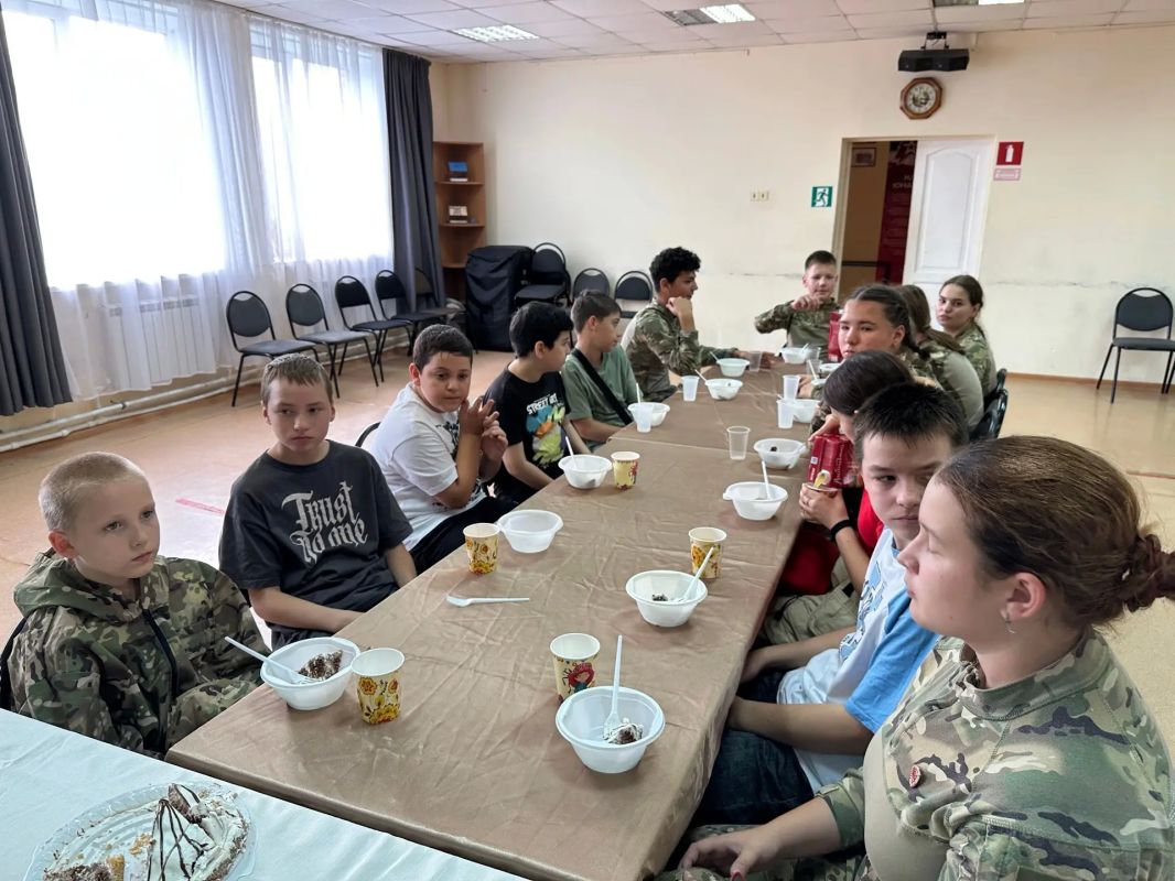 «Я буду служить России»: выпускник «Звезды» встретился с юными патриотами Ступино «Я буду служить России»: выпускник «Звезды» встретился с юными патриотами Ступино