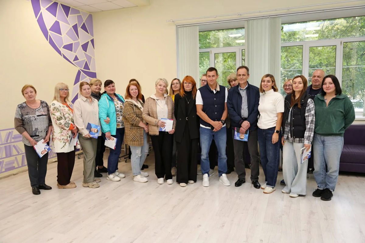 Место для саморазвития: Александр Легков встретился с коллективом библиотеки Место для саморазвития: Александр Легков встретился с коллективом библиотеки