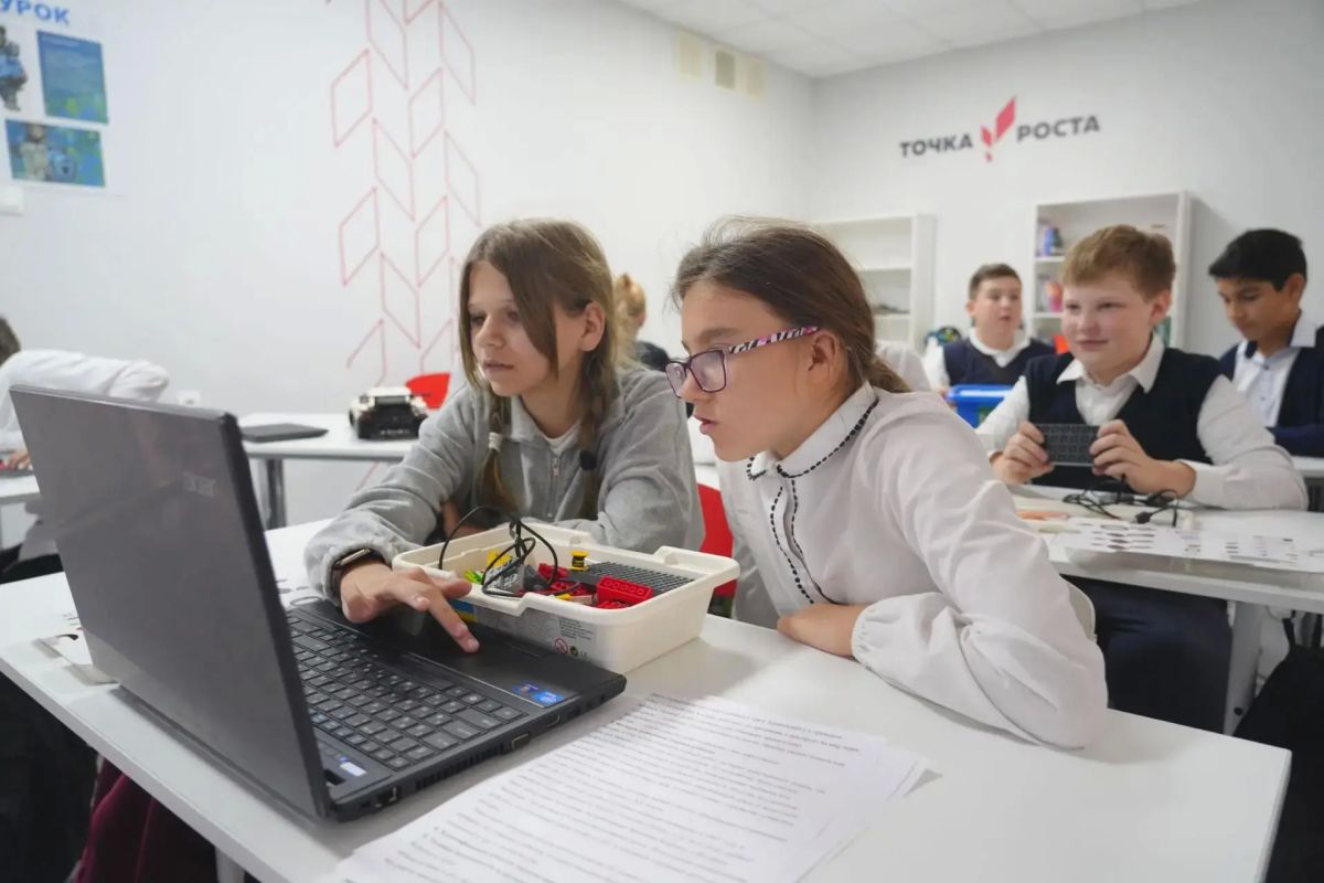 В школе №25 посёлка Лоза прошел первый в этом учебном году урок робототехники для учащихся 6-х классов В школе №25 посёлка Лоза прошел первый в этом учебном году урок робототехники для учащихся 6-х классов