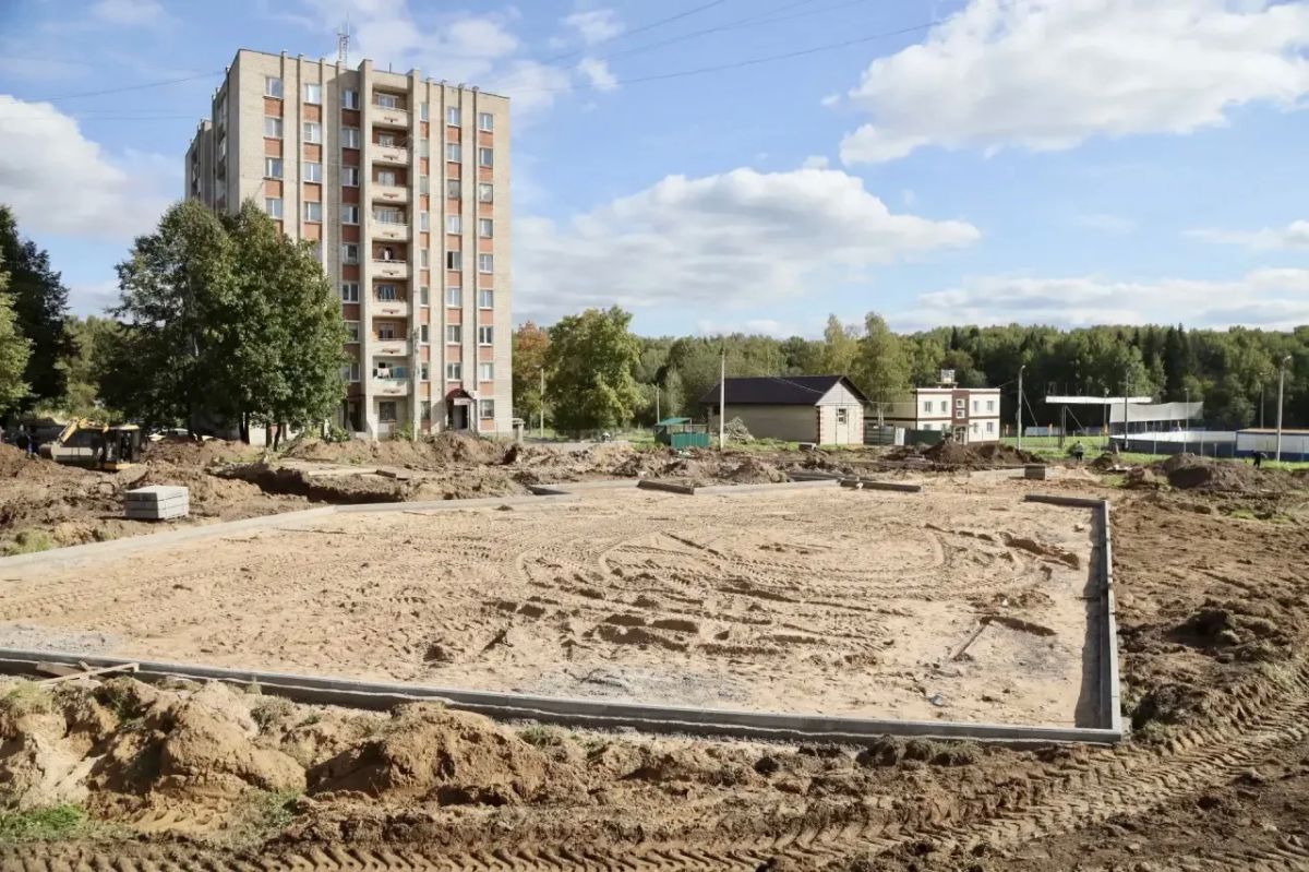 В поселке Скоропусковский на месте пустыря, который много лет портил вид, появится современный и уютный сквер В поселке Скоропусковский на месте пустыря, который много лет портил вид, появится современный и уютный сквер