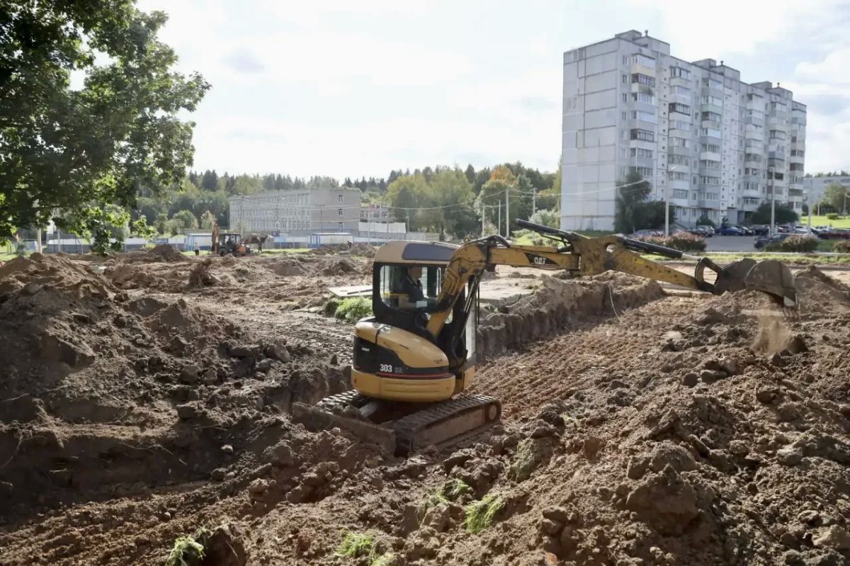 В поселке Скоропусковский на месте пустыря, который много лет портил вид, появится современный и уютный сквер В поселке Скоропусковский на месте пустыря, который много лет портил вид, появится современный и уютный сквер