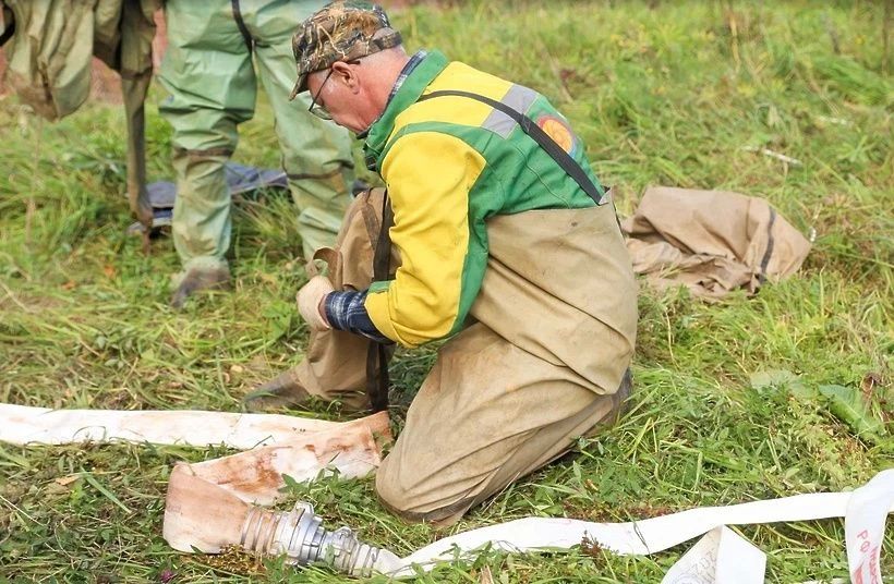 В Крестах идёт плановая промывка резервуара чистой воды В Крестах идёт плановая промывка резервуара чистой воды