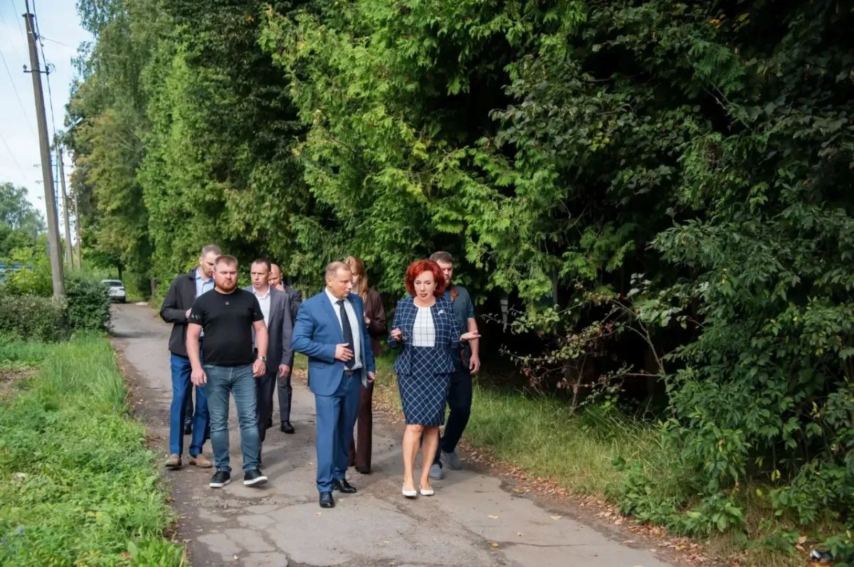 Татьяна Витушева: В ходе рабочего выезда в Снегири осмотрела сквер на улице Станционная, рядом с железнодорожной станцией Татьяна Витушева: В ходе рабочего выезда в Снегири осмотрела сквер на улице Станционная, рядом с железнодорожной станцией