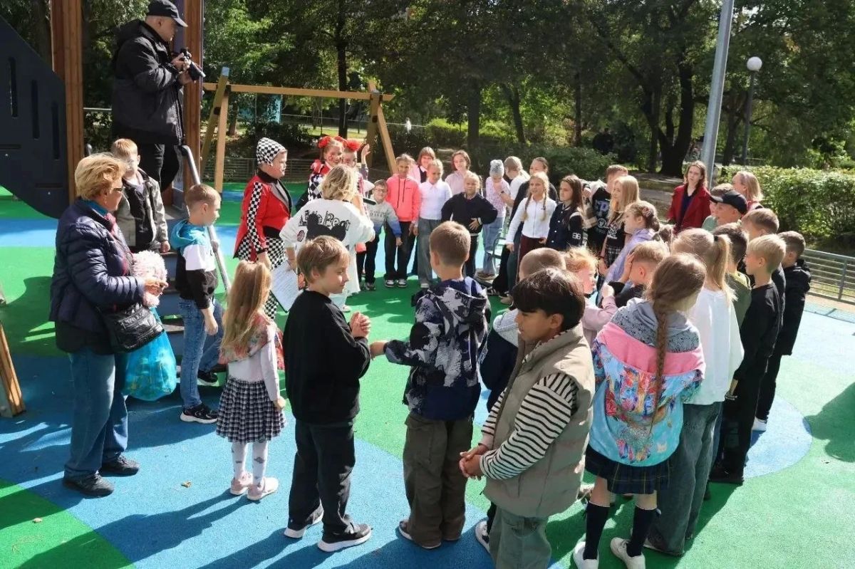 В Протвино открыли новую детскую игровую площадку В Протвино открыли новую детскую игровую площадку