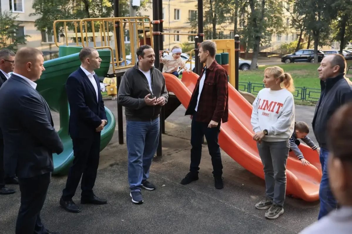 Игорь Трифонов: Продолжаем приводить в порядок подъезды многоквартирных домов в Королёве Игорь Трифонов: Продолжаем приводить в порядок подъезды многоквартирных домов в Королёве