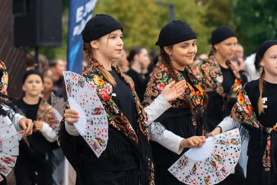 ПАРК ТАНЦУЕТ! . В День города Орехово-Зуево состоялось большое танцевальное шоу