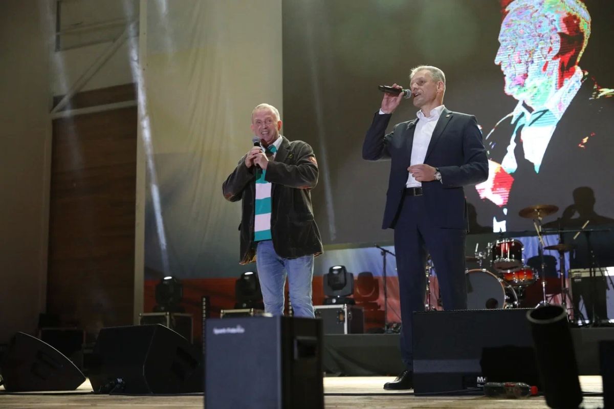 Финальный аккорд: в Центральном парке Долгопрудного отгремел праздничный концерт Финальный аккорд: в Центральном парке Долгопрудного отгремел праздничный концерт