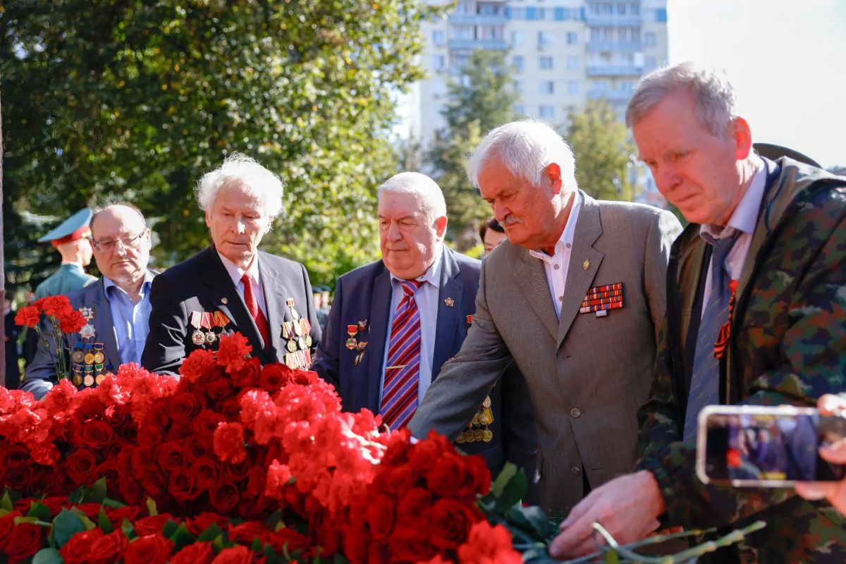 Станислав Каторов: Сегодня, в День Ленинского городского округа и города Видное, после традиционного молебна в Георгиевском храме, почтили память тех, кто трудом и подвигом создавал славу нашей земли Станислав Каторов: Сегодня, в День Ленинского городского округа и города Видное, после традиционного молебна в Георгиевском храме, почтили память тех, кто трудом и подвигом создавал славу нашей земли