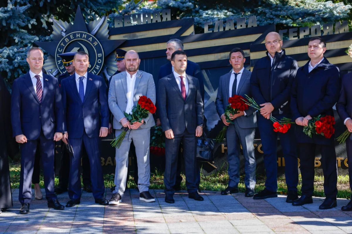 Станислав Каторов: Сегодня, в День Ленинского городского округа и города Видное, после традиционного молебна в Георгиевском храме, почтили память тех, кто трудом и подвигом создавал славу нашей земли Станислав Каторов: Сегодня, в День Ленинского городского округа и города Видное, после традиционного молебна в Георгиевском храме, почтили память тех, кто трудом и подвигом создавал славу нашей земли