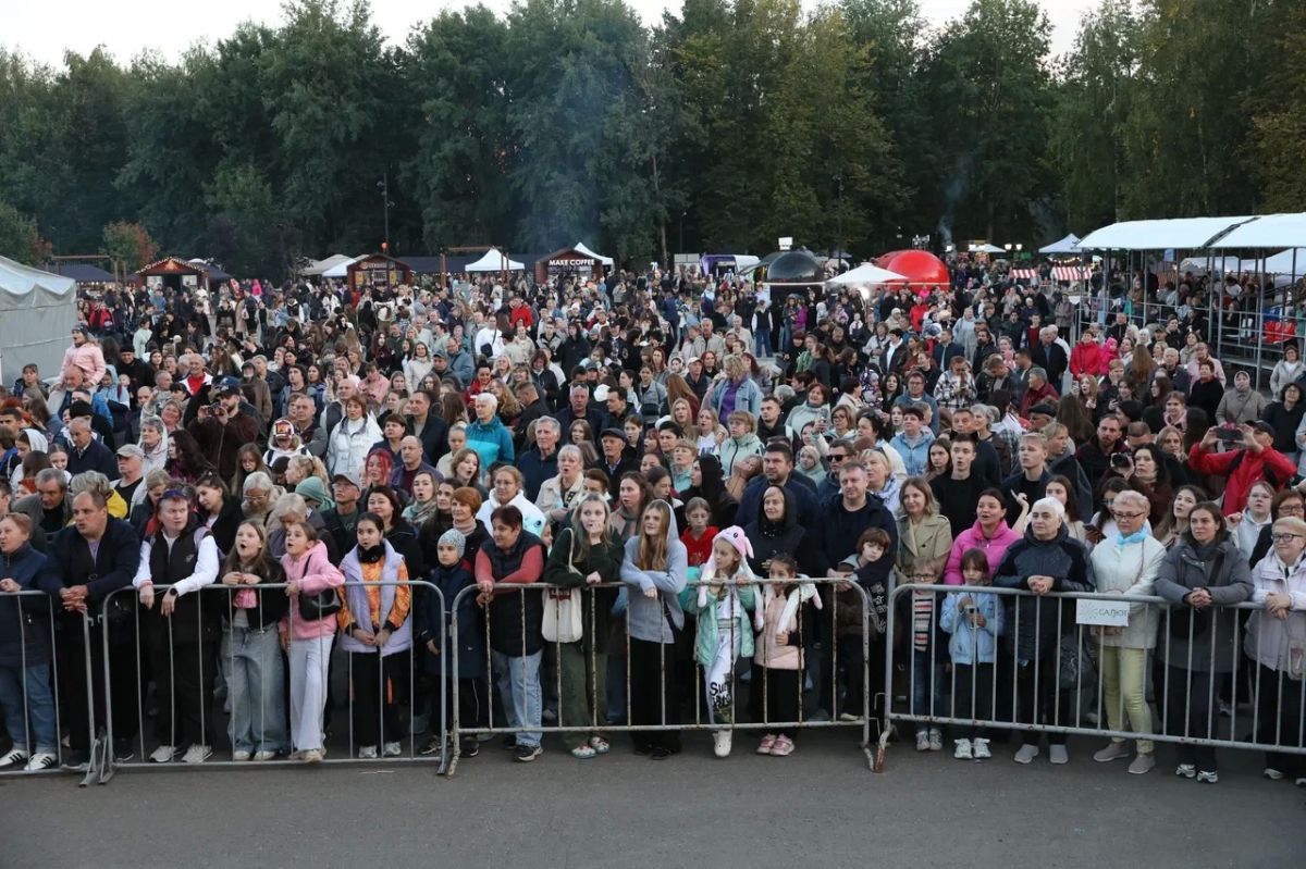 Финальный аккорд: в Центральном парке Долгопрудного отгремел праздничный концерт Финальный аккорд: в Центральном парке Долгопрудного отгремел праздничный концерт