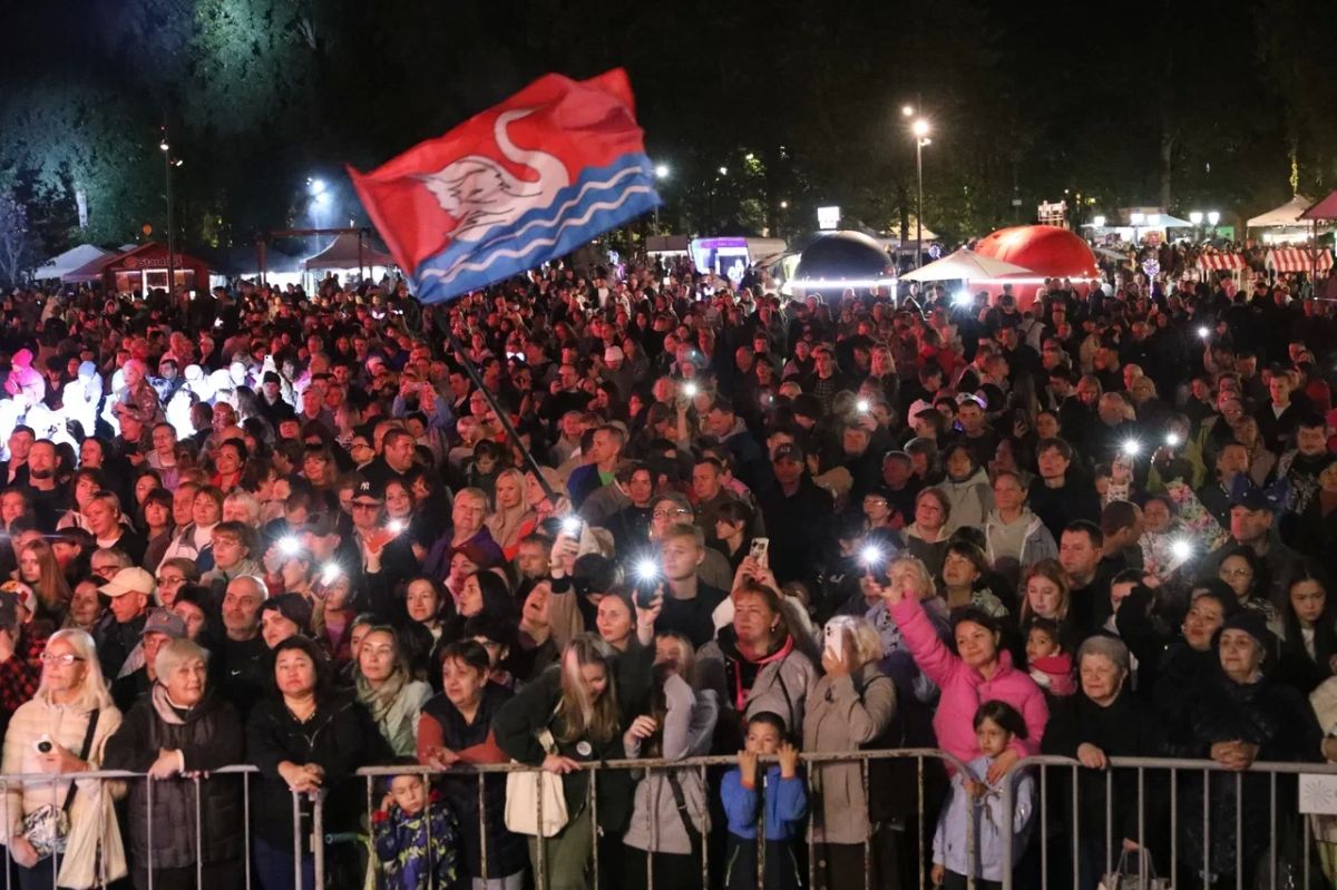 Финальный аккорд: в Центральном парке Долгопрудного отгремел праздничный концерт Финальный аккорд: в Центральном парке Долгопрудного отгремел праздничный концерт