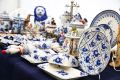 Гжельскую керамику и федоскинскую лаковую миниатюру представили на ярмарке BRICS Bazaar, которая проходит в Нью-Дели в рамках культурной программы саммита БРИКС