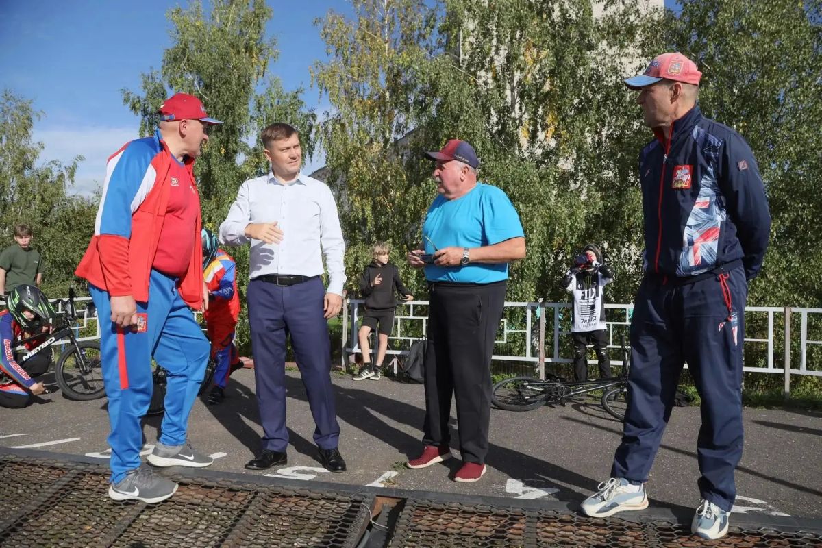 Депутат окружного Совета, член фракции «Единая Россия» Алексей Деяк встретился с воспитанниками и тренерским штабом спорткомплекса «Старт» в Краснозаводске Депутат окружного Совета, член фракции «Единая Россия» Алексей Деяк встретился с воспитанниками и тренерским штабом спорткомплекса «Старт» в Краснозаводске