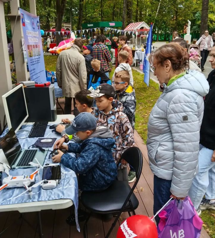 Техника, которая умеет летать: авиамоделисты отметили День города вместе с Красногорском Техника, которая умеет летать: авиамоделисты отметили День города вместе с Красногорском