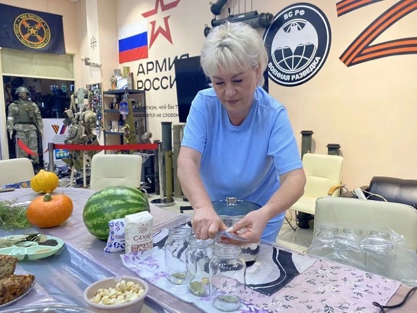 «Заготовки с душой: женский клуб Солнечногорска поддержал бойцов СВО» «Заготовки с душой: женский клуб Солнечногорска поддержал бойцов СВО»
