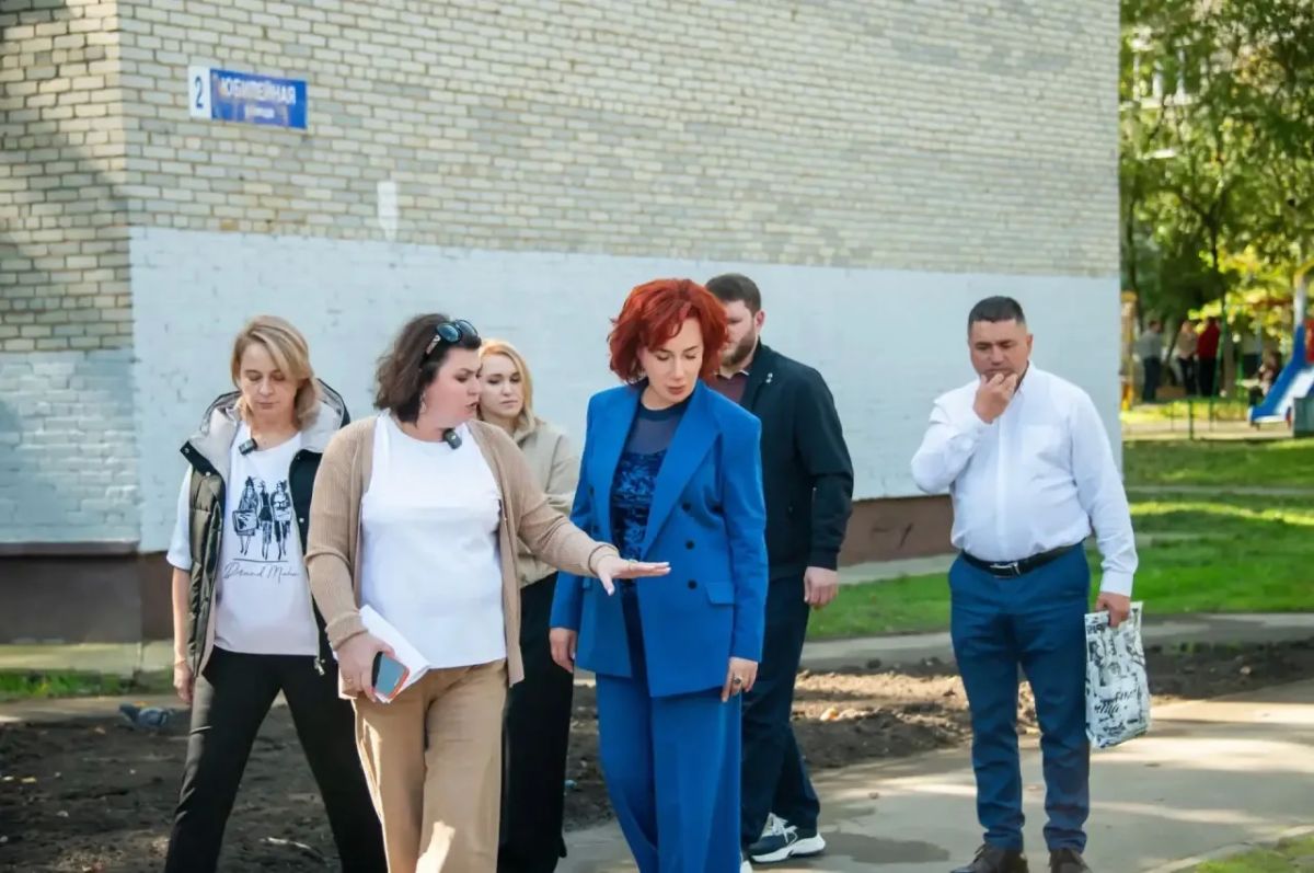 Татьяна Витушева: В ходе рабочего выезда осмотрела новую спортивную площадку у дома № 4 на улице Ленина и дома № 2 на улице Юбилейная в городе Истра Татьяна Витушева: В ходе рабочего выезда осмотрела новую спортивную площадку у дома № 4 на улице Ленина и дома № 2 на улице Юбилейная в городе Истра