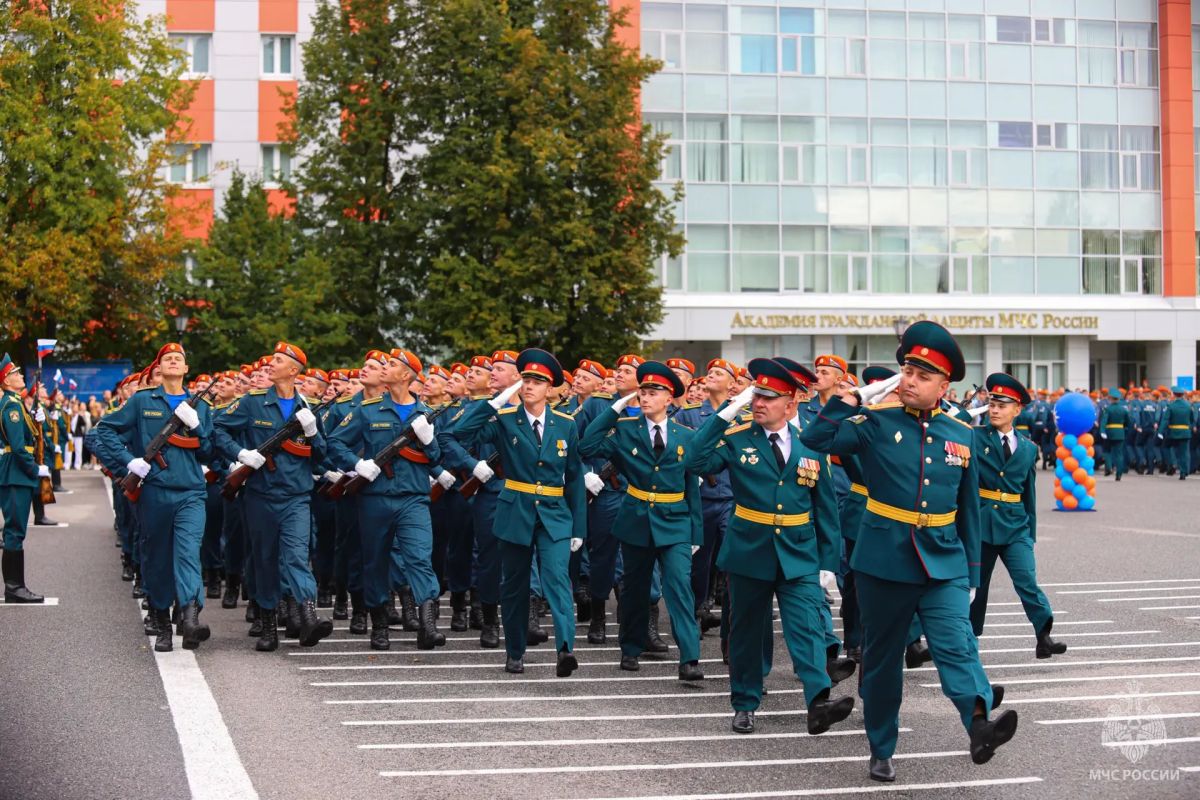 В Химках первокурсники Академии гражданской защиты МЧС России приняли военную присягу В Химках первокурсники Академии гражданской защиты МЧС России приняли военную присягу