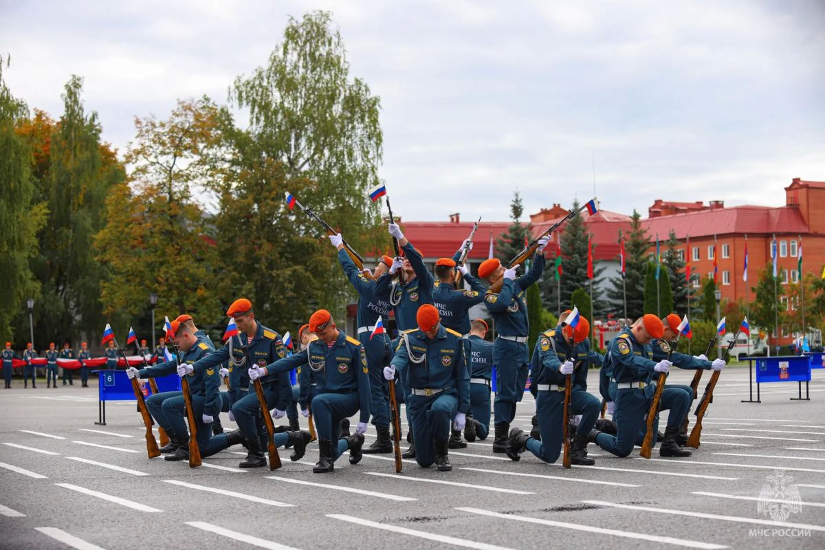 В Химках первокурсники Академии гражданской защиты МЧС России приняли военную присягу В Химках первокурсники Академии гражданской защиты МЧС России приняли военную присягу