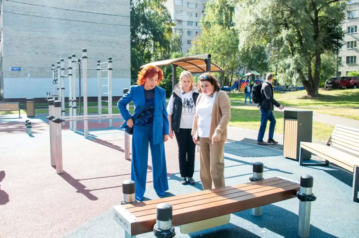 Татьяна Витушева: В ходе рабочего выезда осмотрела новую спортивную площадку у дома № 4 на улице Ленина и дома № 2 на улице Юбилейная в городе Истра Татьяна Витушева: В ходе рабочего выезда осмотрела новую спортивную площадку у дома № 4 на улице Ленина и дома № 2 на улице Юбилейная в городе Истра