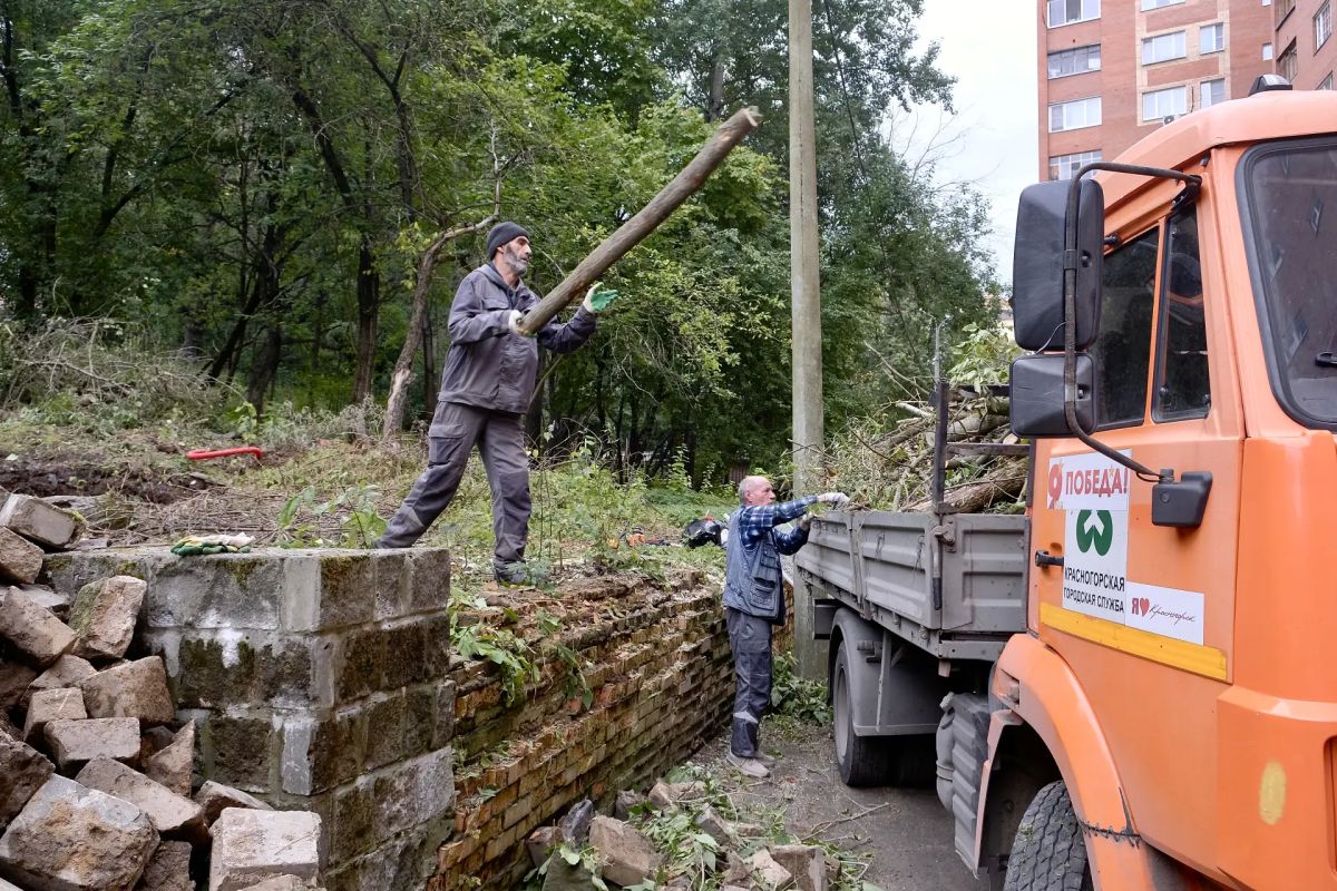 На связи с жителями. Что сделать во дворе удобнее, где добавить порядка и какие изменения действительно нужны жителям - эти вопросы обсудили во время очередного обхода в Красногорске, который состоялся по поручению... На связи с жителями. Что сделать во дворе удобнее, где добавить порядка и какие изменения действительно нужны жителям - эти вопросы обсудили во время очередного обхода в Красногорске, который состоялся по поручению...