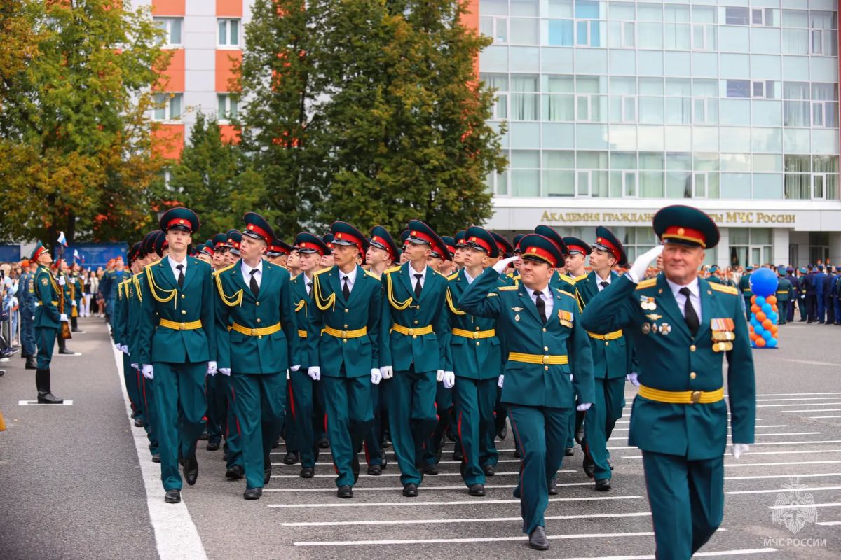 В Химках первокурсники Академии гражданской защиты МЧС России приняли военную присягу В Химках первокурсники Академии гражданской защиты МЧС России приняли военную присягу