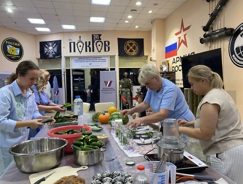«Заготовки с душой: женский клуб Солнечногорска поддержал бойцов СВО» «Заготовки с душой: женский клуб Солнечногорска поддержал бойцов СВО»