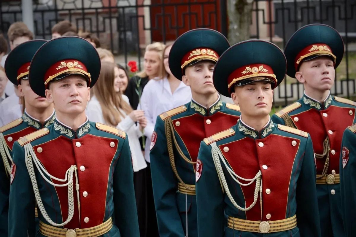 Сергей Юров: Сегодня в Павлино, на территории школы №3, открыли бюст Герою Советского Союза Григорию Ивановичу Бояринову - человеку, чья судьба и служба неразрывно связаны с Балашихой Сергей Юров: Сегодня в Павлино, на территории школы №3, открыли бюст Герою Советского Союза Григорию Ивановичу Бояринову - человеку, чья судьба и служба неразрывно связаны с Балашихой