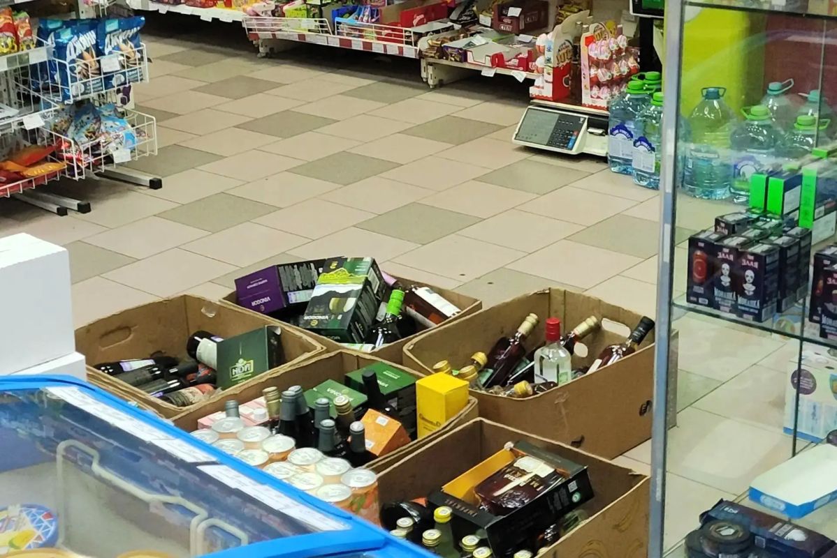 В магазине на Сукромке пресекли незаконную продажу алкоголя В магазине на Сукромке пресекли незаконную продажу алкоголя