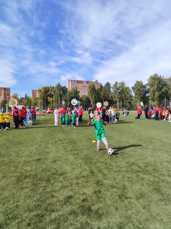 Более 350 детсадовцев приняли участие в футбольных эстафетах в Красногорске Более 350 детсадовцев приняли участие в футбольных эстафетах в Красногорске