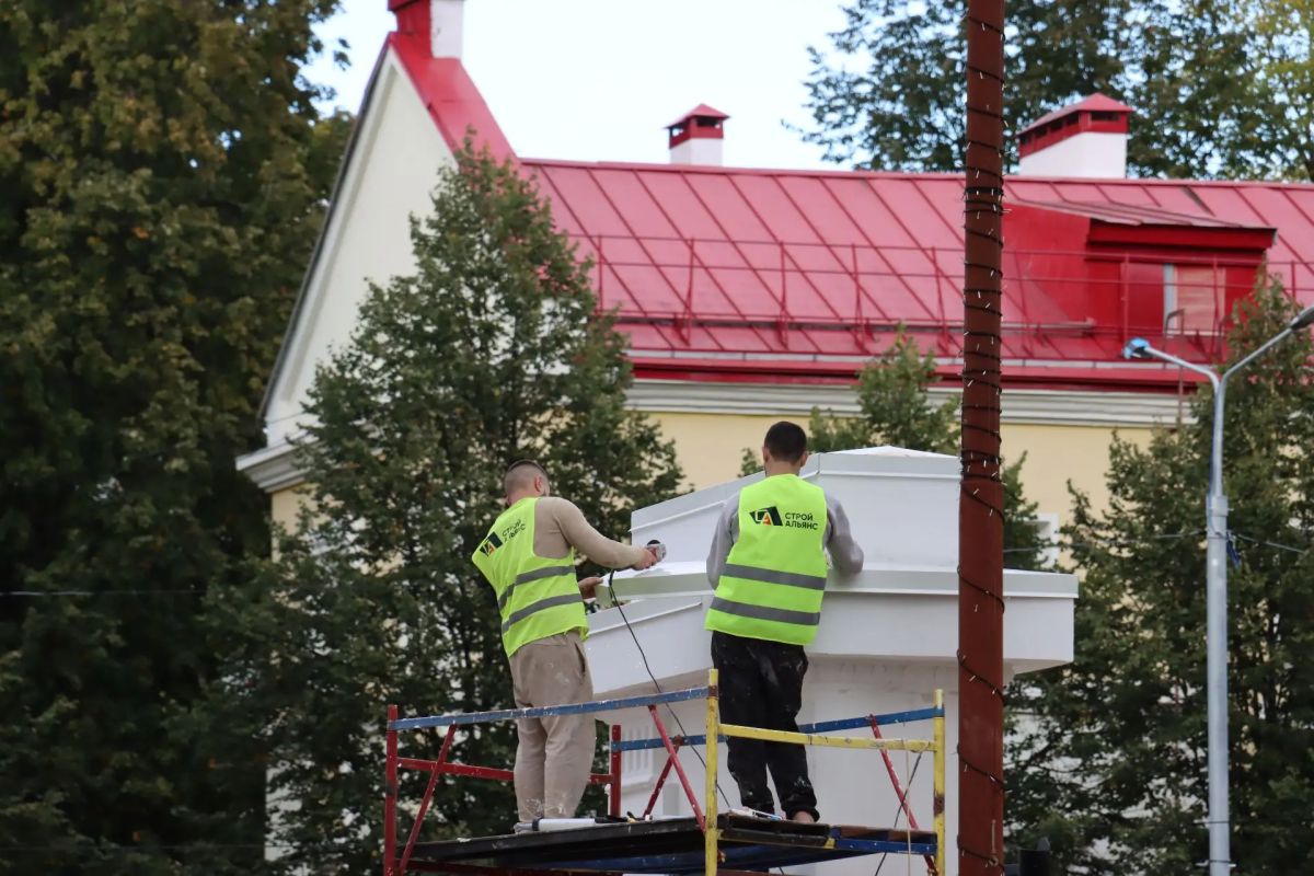 Глава округа оценил ход ремонта стадиона «Металлург» Глава округа оценил ход ремонта стадиона «Металлург»