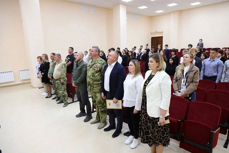 В МОУ СОШ «Горизонт» состоялось открытие школьного музея, посвящённого специальной военной операции В МОУ СОШ «Горизонт» состоялось открытие школьного музея, посвящённого специальной военной операции