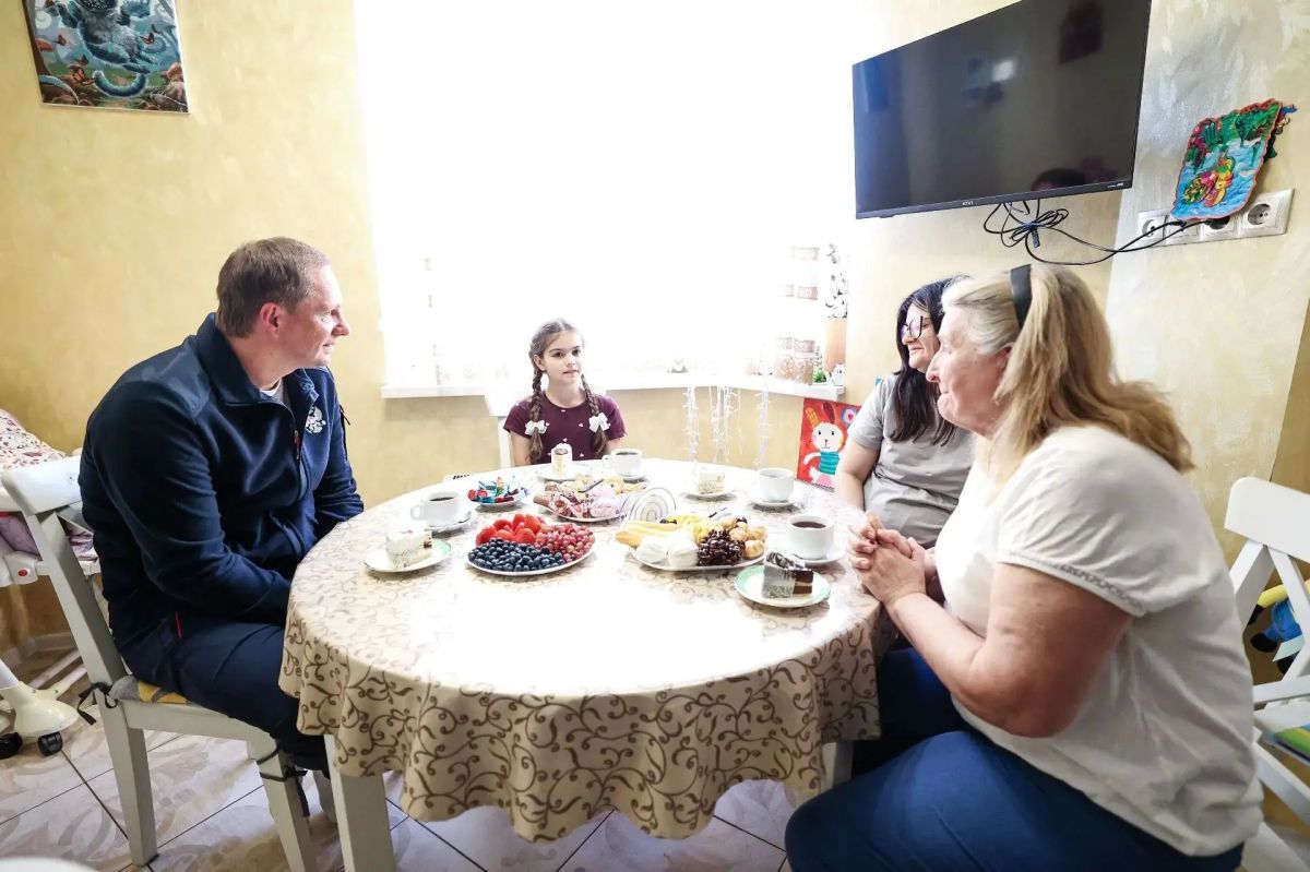 Дмитрий Волков: Навестил семью Анжеллы Викторовны и поздравил с 10-летием дочку Алису Дмитрий Волков: Навестил семью Анжеллы Викторовны и поздравил с 10-летием дочку Алису