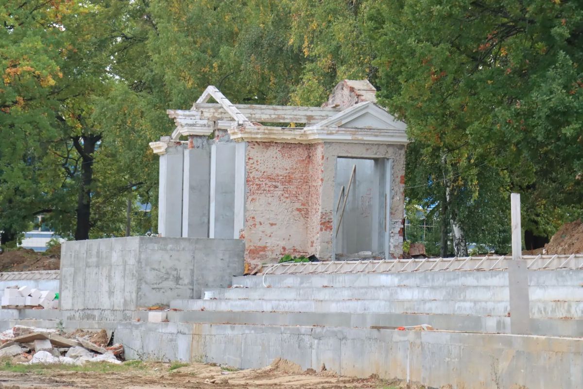 Глава округа оценил ход ремонта стадиона «Металлург» Глава округа оценил ход ремонта стадиона «Металлург»